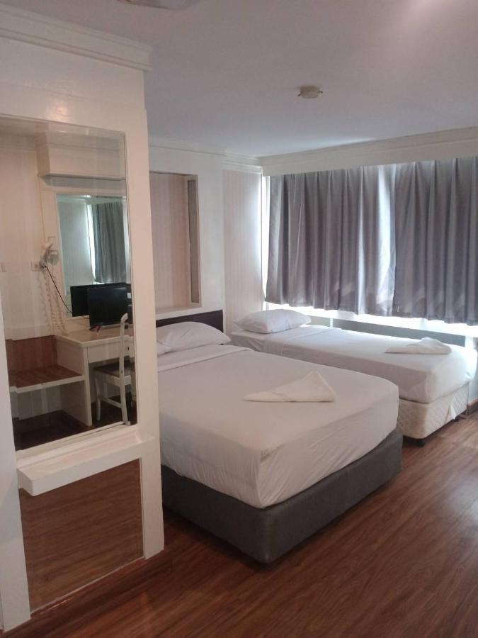 Royal Garden Home Hotel Bangkok Buitenkant foto