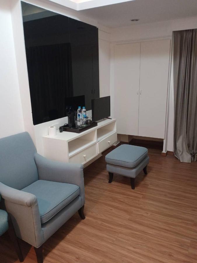 Royal Garden Home Hotel Bangkok Buitenkant foto
