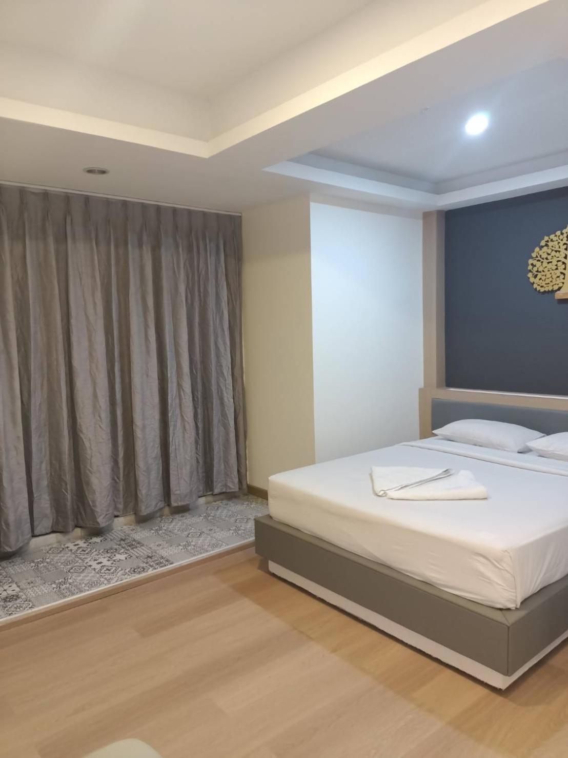 Royal Garden Home Hotel Bangkok Buitenkant foto