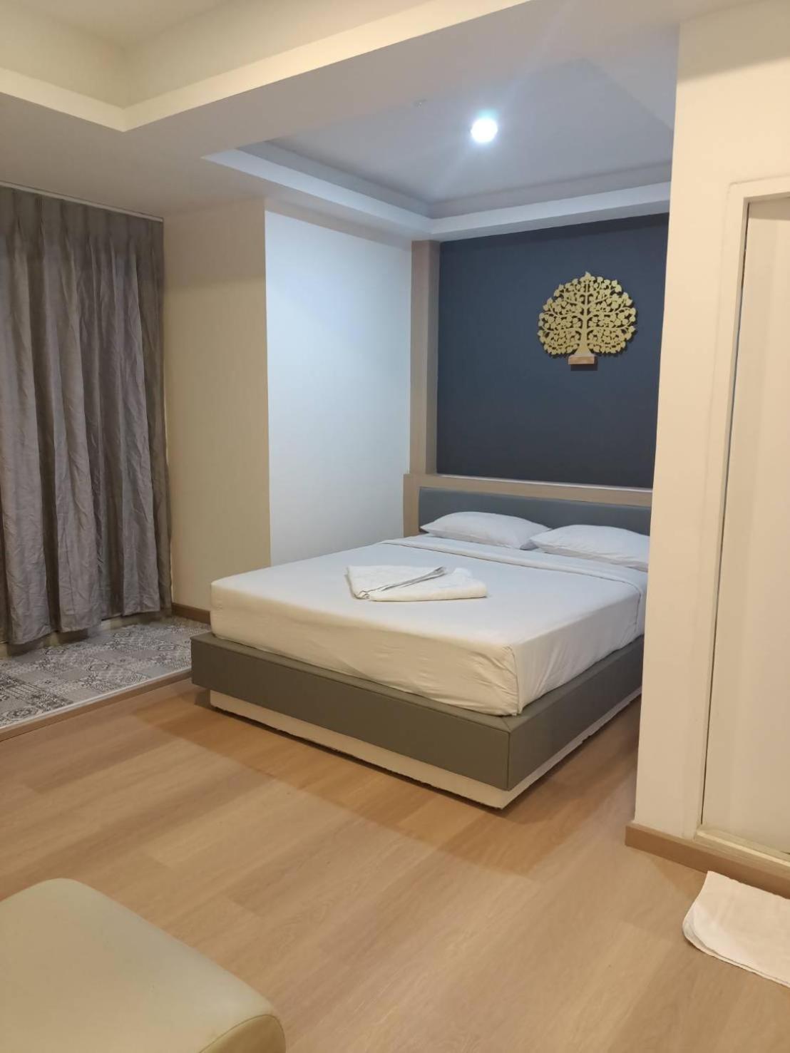Royal Garden Home Hotel Bangkok Buitenkant foto