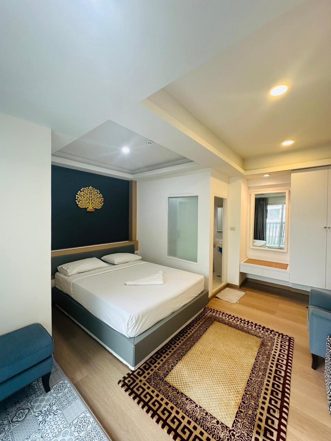 Royal Garden Home Hotel Bangkok Buitenkant foto